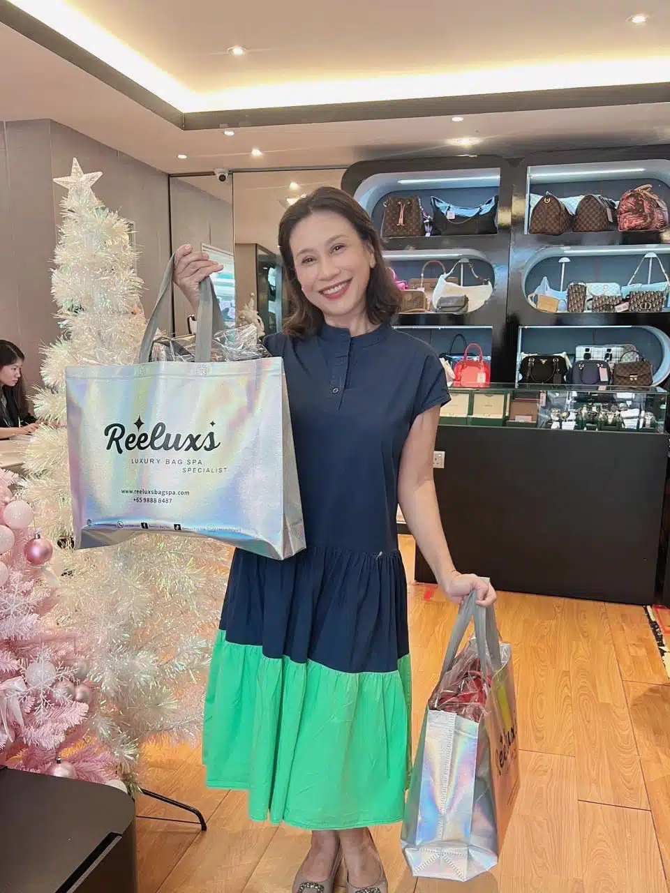 A Reeluxs customer collecting her bag at the outlet