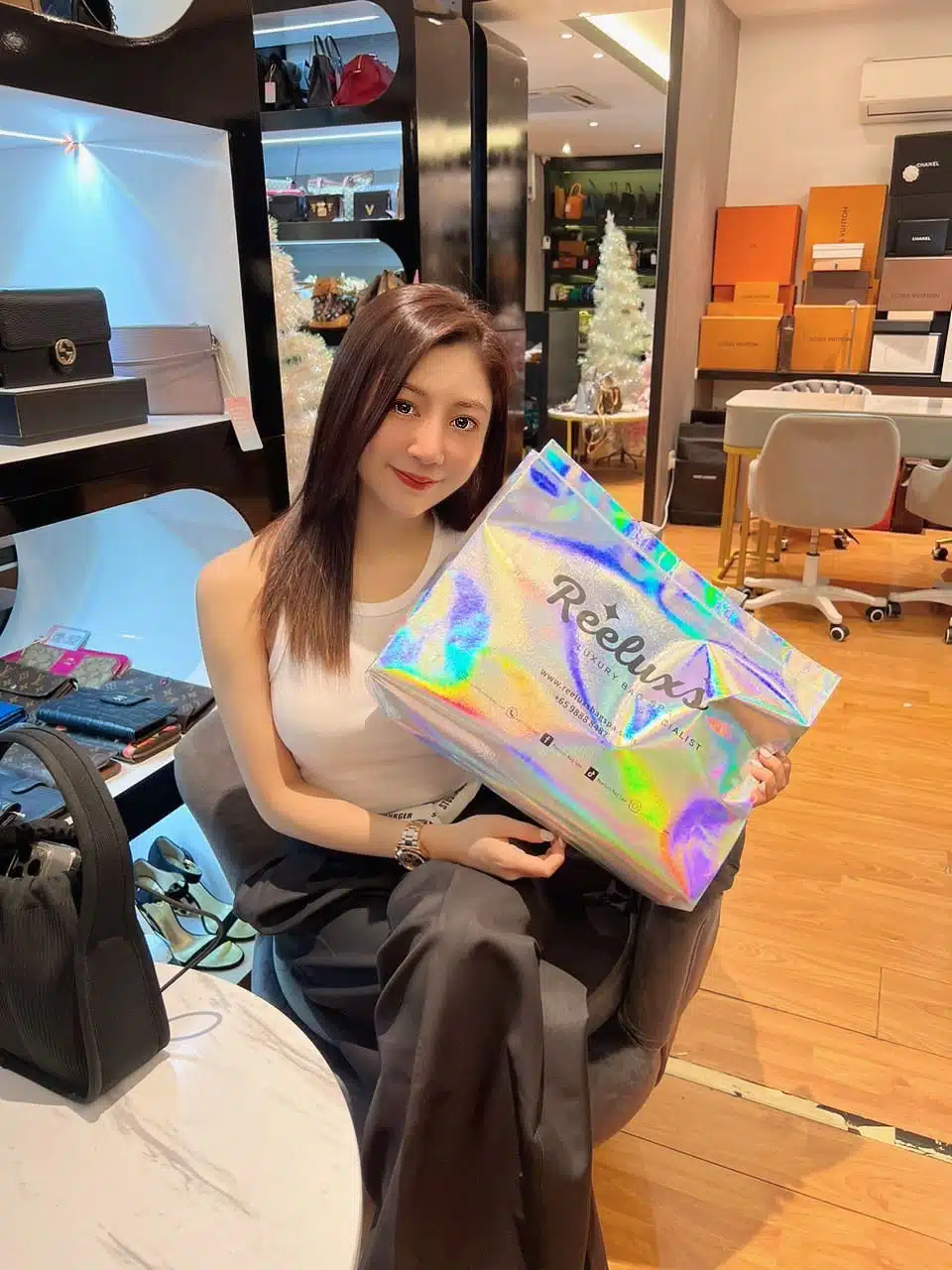 A Reeluxs customer collecting her bag at the outlet