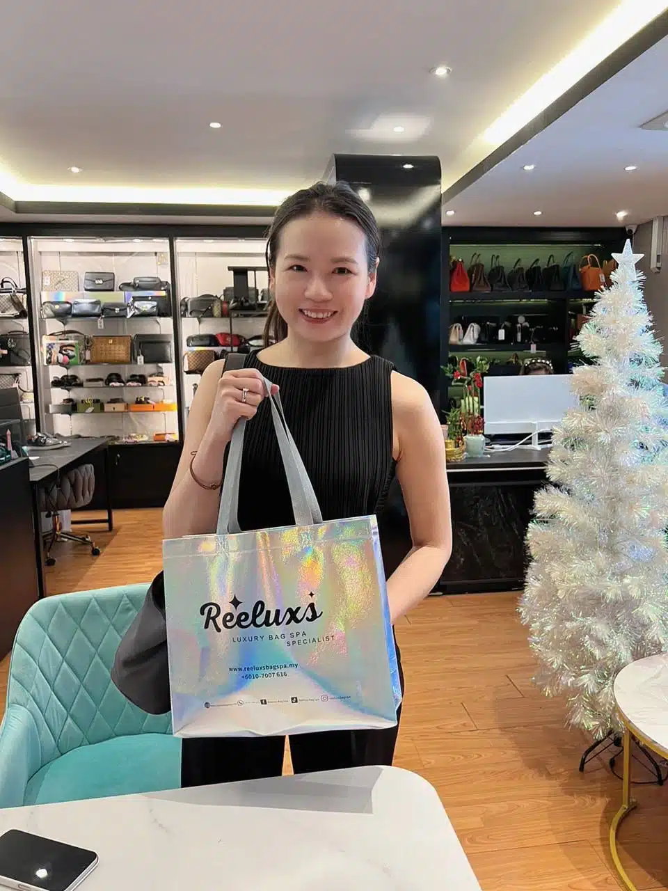 A Reeluxs customer collecting her bag at the outlet