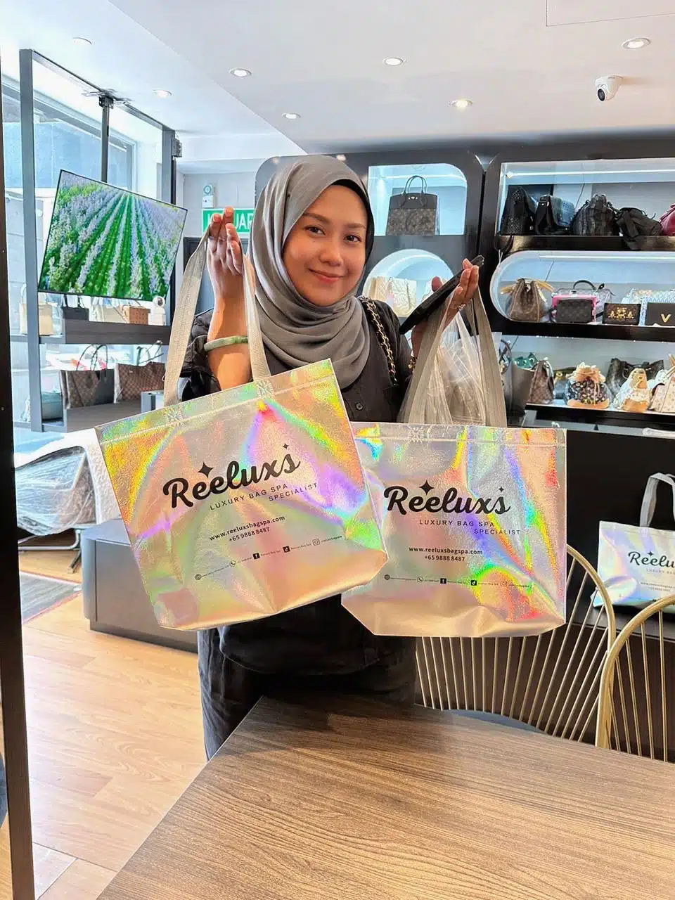 A Reeluxs customer collecting her bag at the outlet