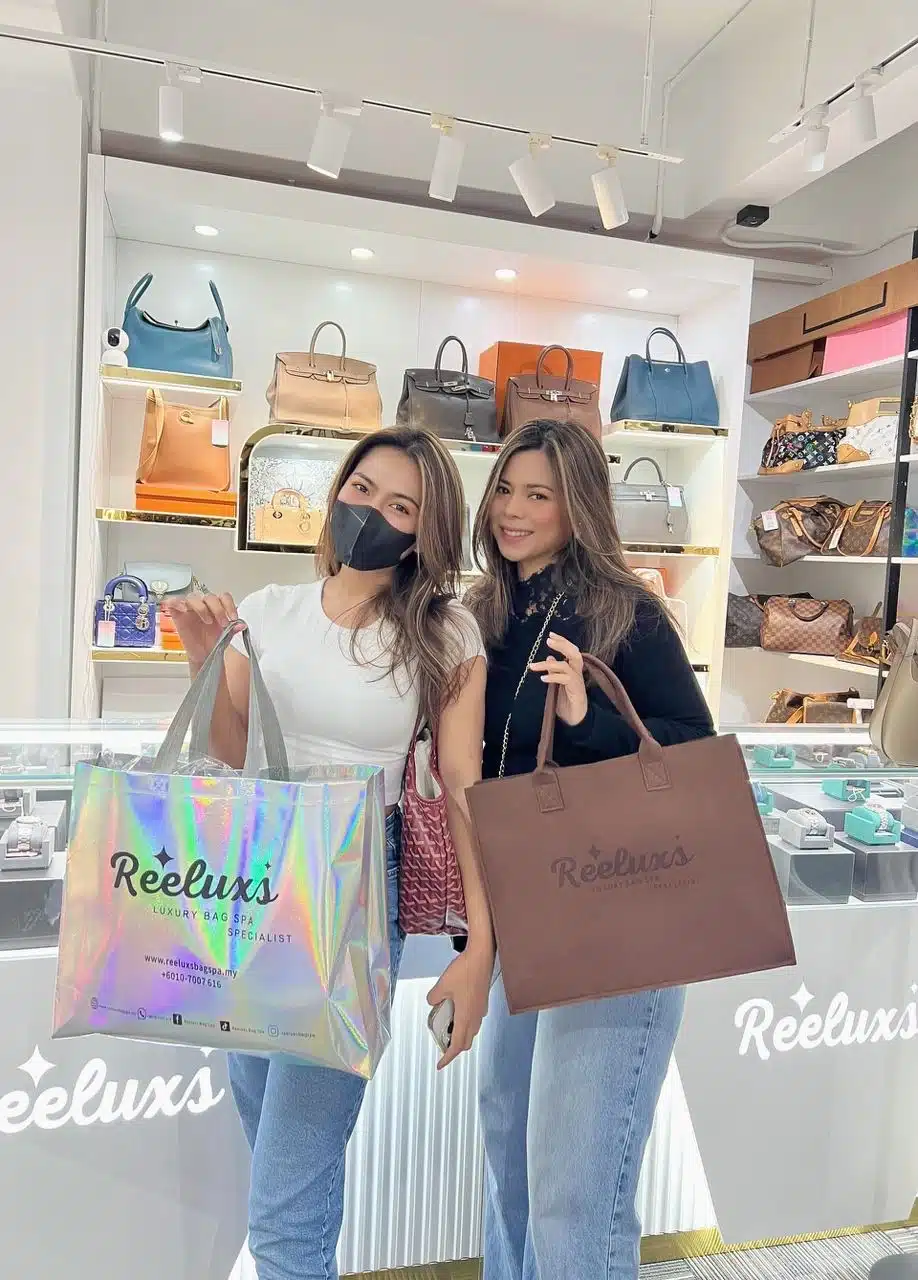 A Reeluxs customer collecting her bag at the outlet