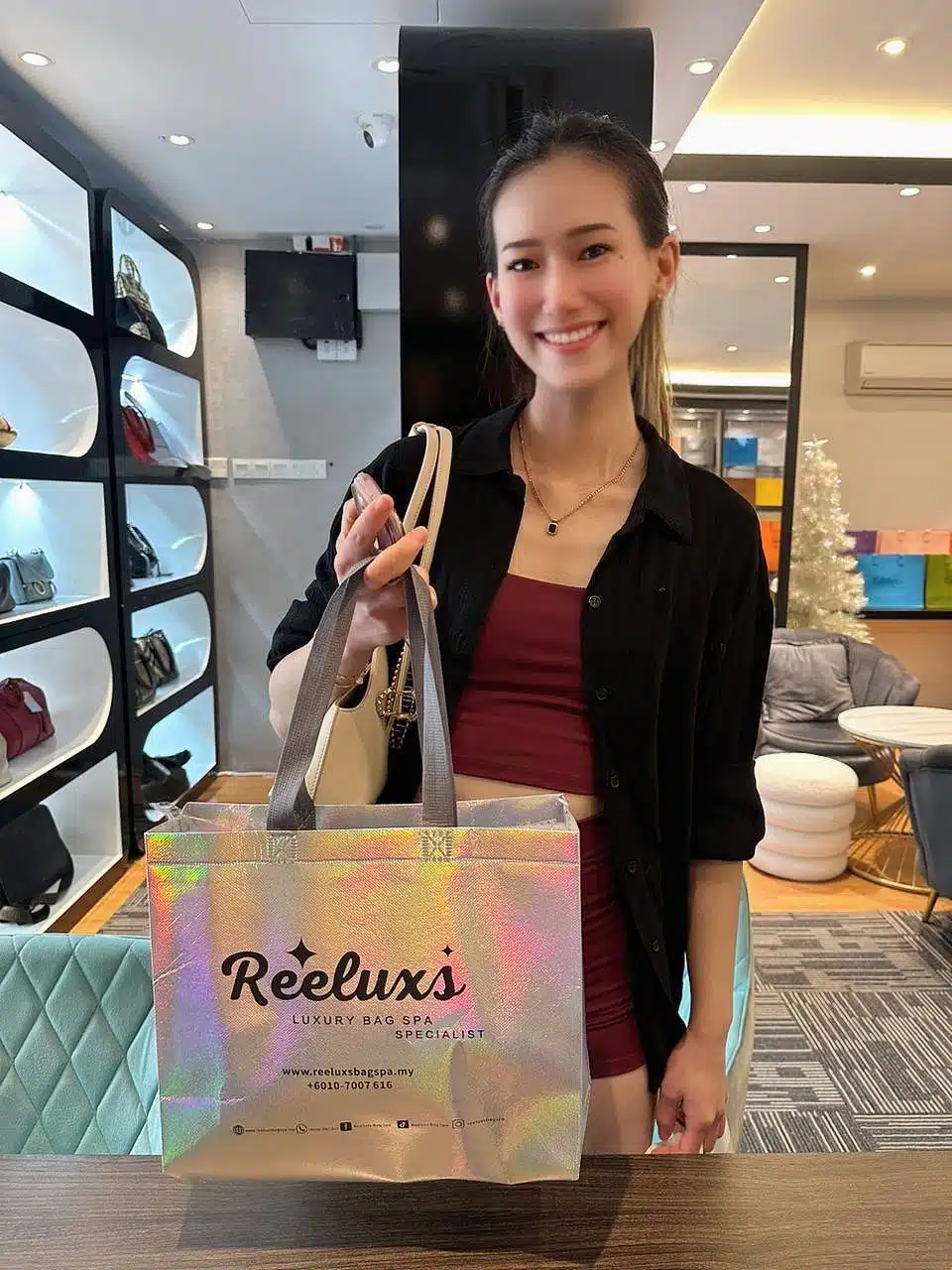 A Reeluxs customer collecting her bag at the outlet