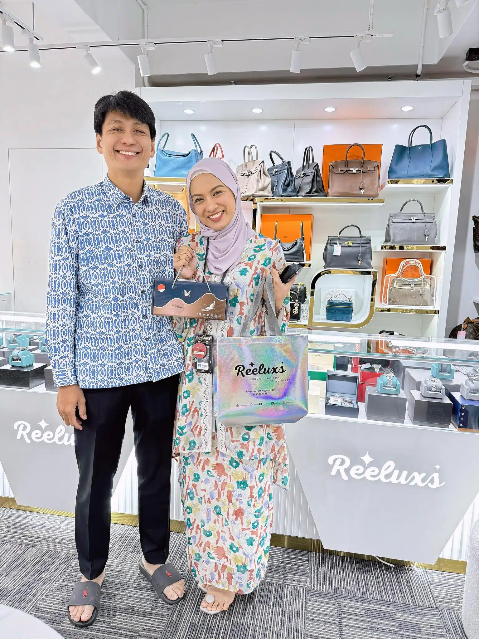 A Reeluxs customer collecting her bag at the outlet