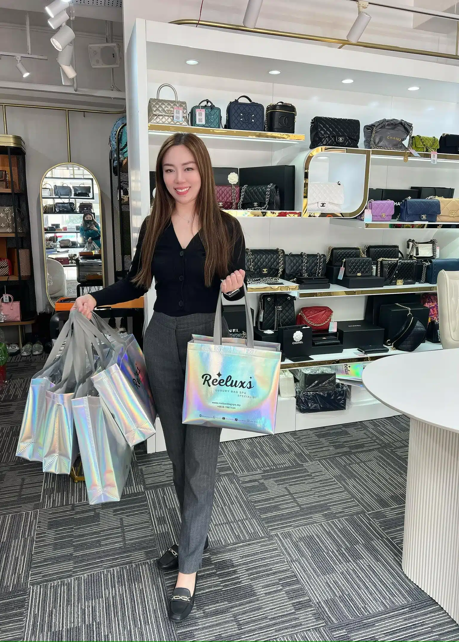 A Reeluxs customer collecting her bag at the outlet