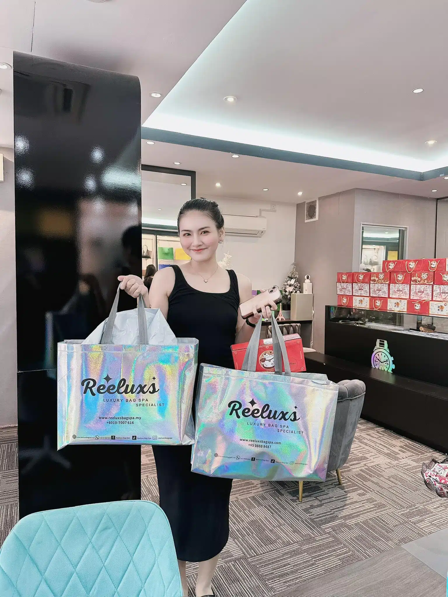 A Reeluxs customer collecting her bag at the outlet