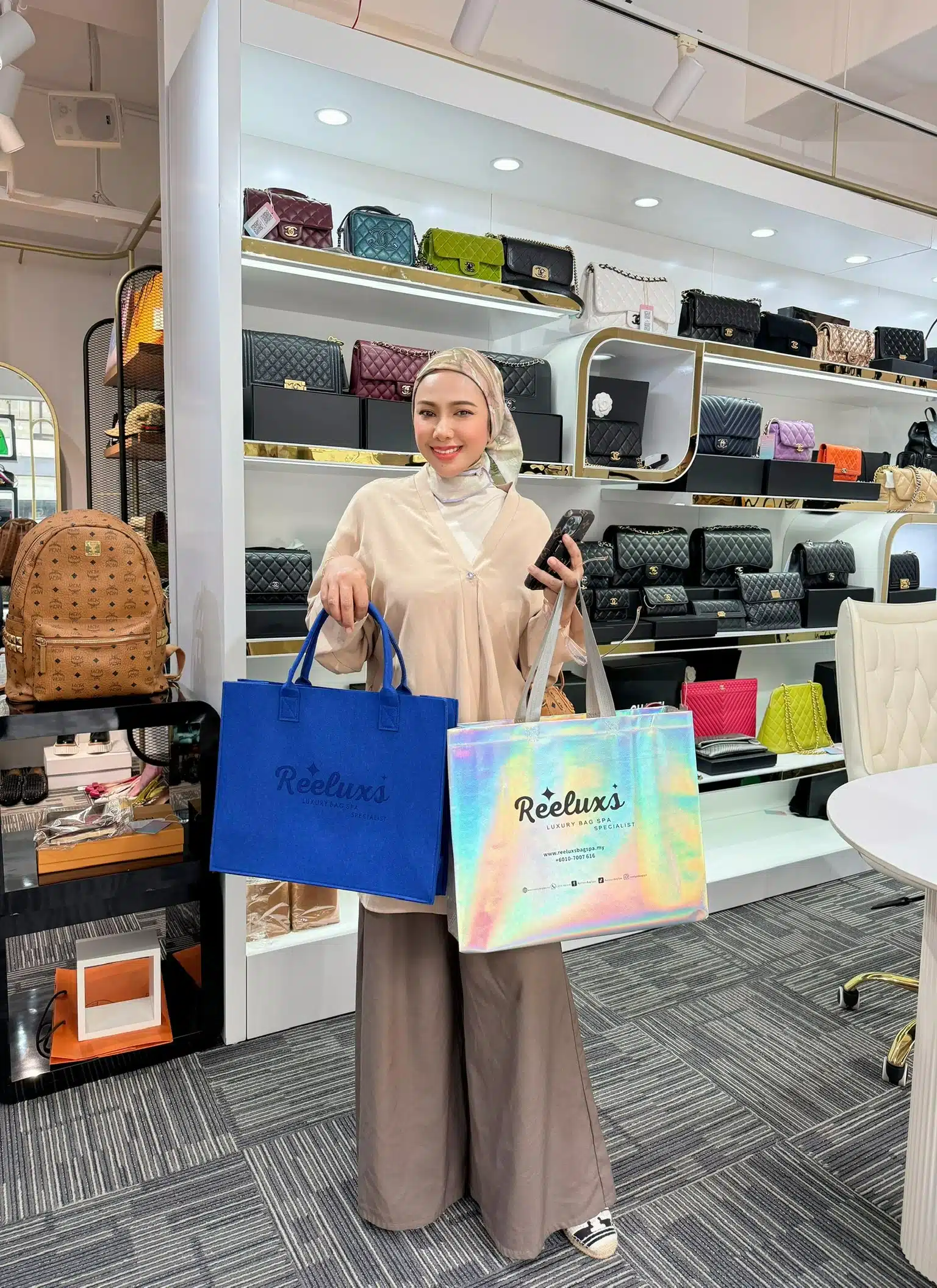 A Reeluxs customer collecting her bag at the outlet