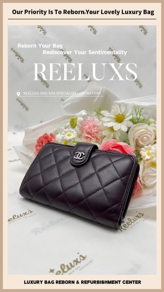Chanel Wallet Inner Color Stain Color Fadeed Leather Peel Off Corner Damaged — frame 3